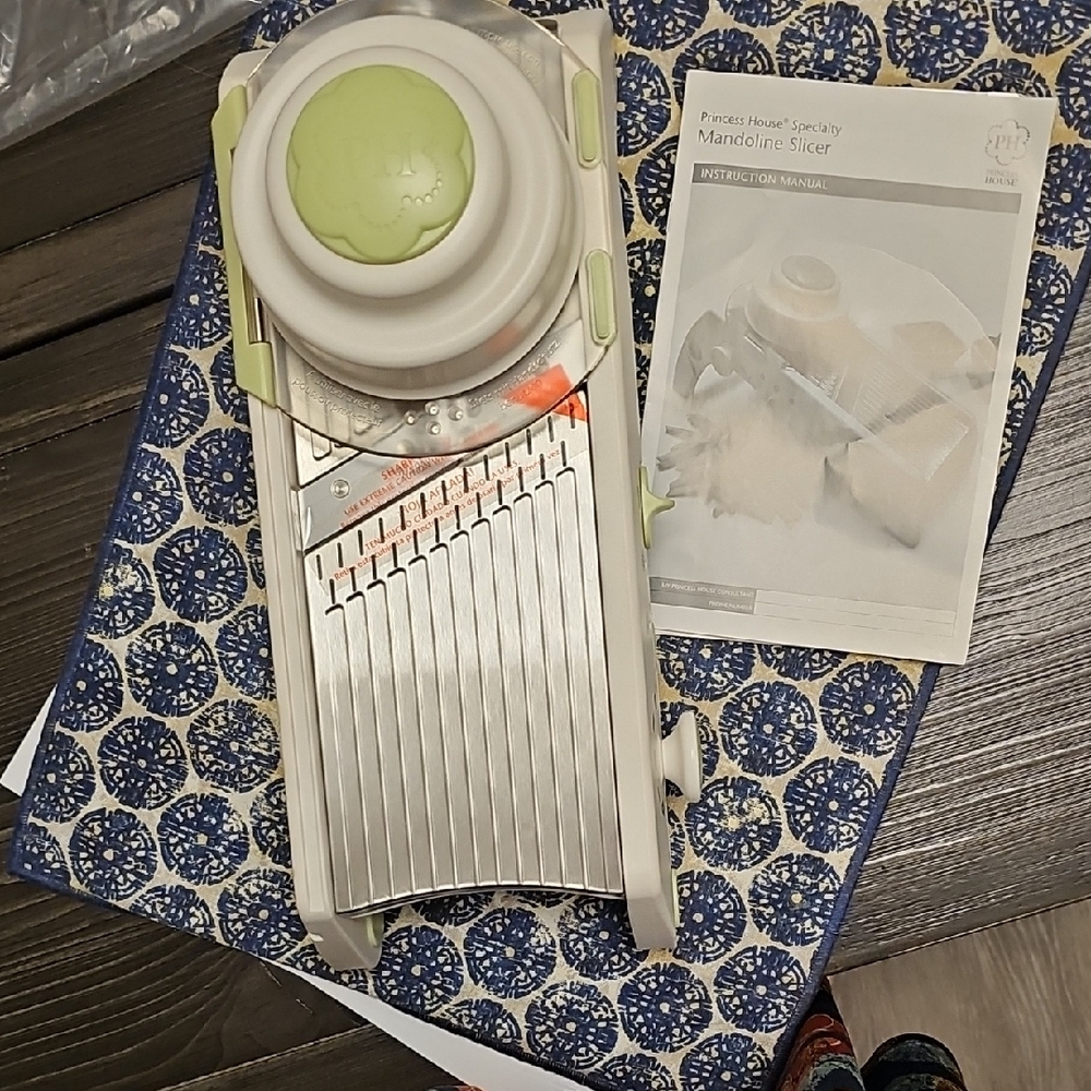 Princess House"green and White Mandoline Slicer
